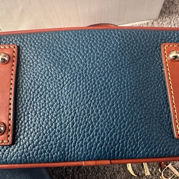 EUC Dooney & Bourke Jean Shoulder Bag with Slim Jean Wristlet - Picture 4 of 10